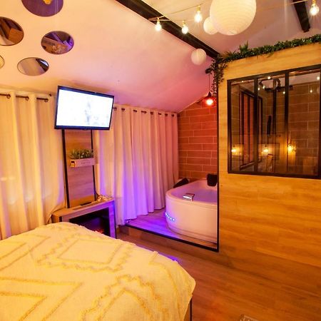 Love Room Romantique Les Petits Plaisirs Angers Bagian luar foto