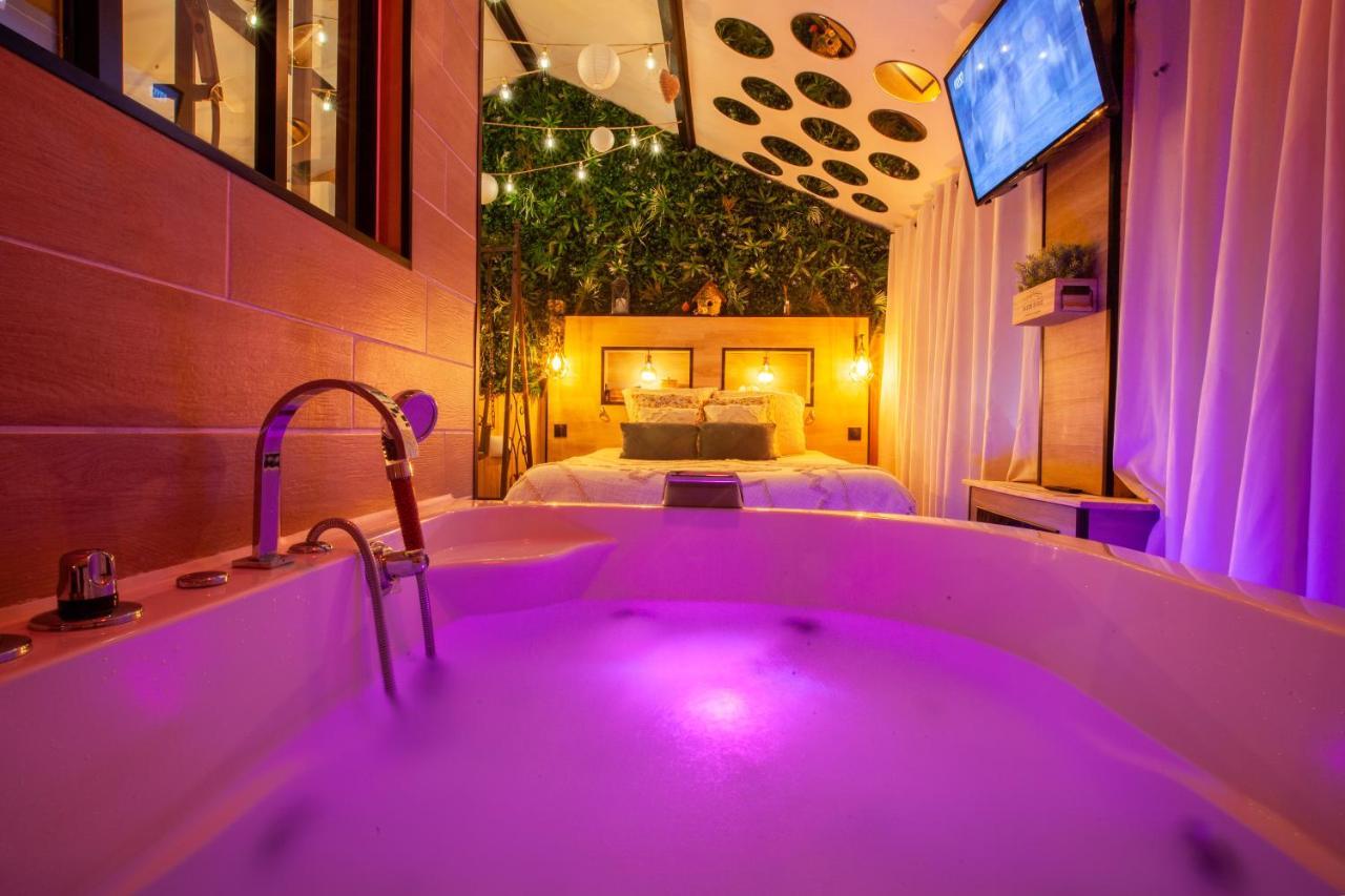 Love Room Romantique Les Petits Plaisirs Angers Bagian luar foto