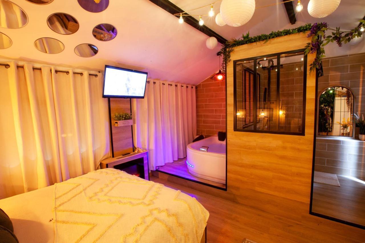 Love Room Romantique Les Petits Plaisirs Angers Bagian luar foto